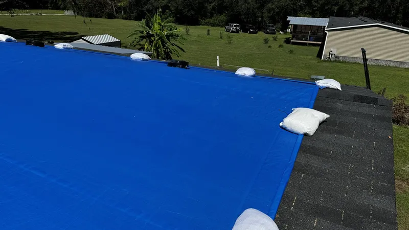 How Do Insurance Carriers Choose an Emergency Tarping Vendor?
